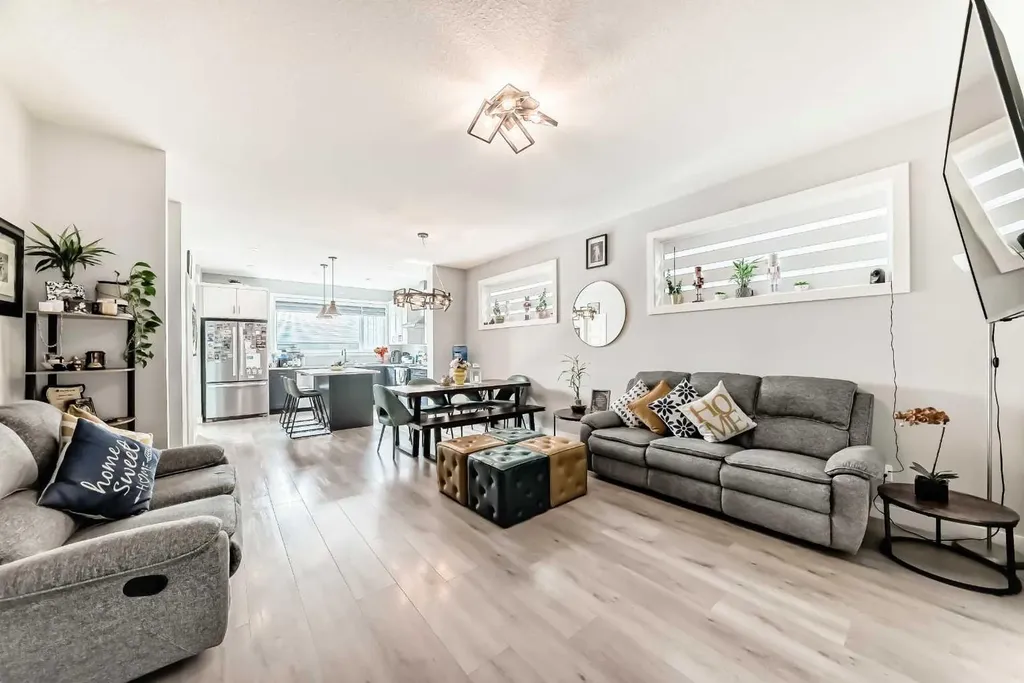 15053 37 Street SW Calgary AB T2Y0R5