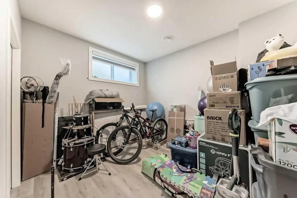 15053 37 Street SW Calgary AB T2Y0R5