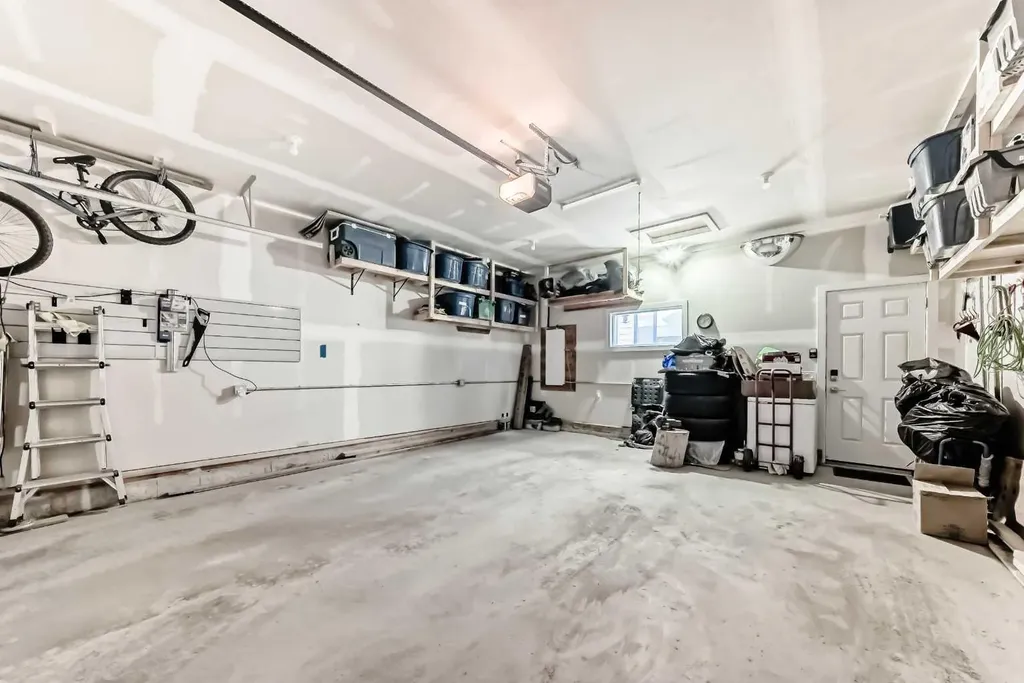15053 37 Street SW Calgary AB T2Y0R5