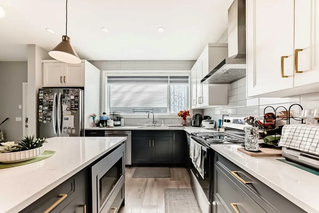 15053 37 Street SW Calgary AB T2Y0R5