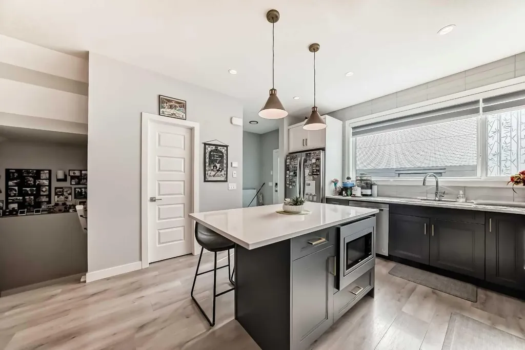 15053 37 Street SW Calgary AB T2Y0R5