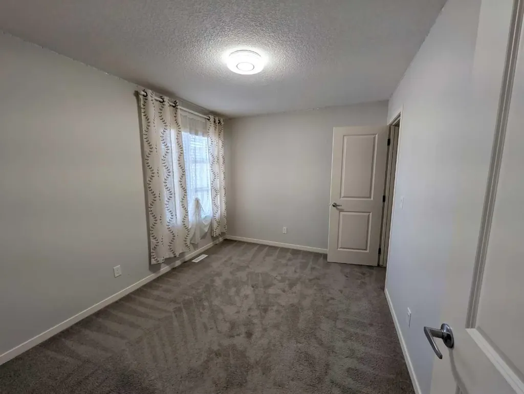54 Seton Manor SE Calgary AB T3M2V8