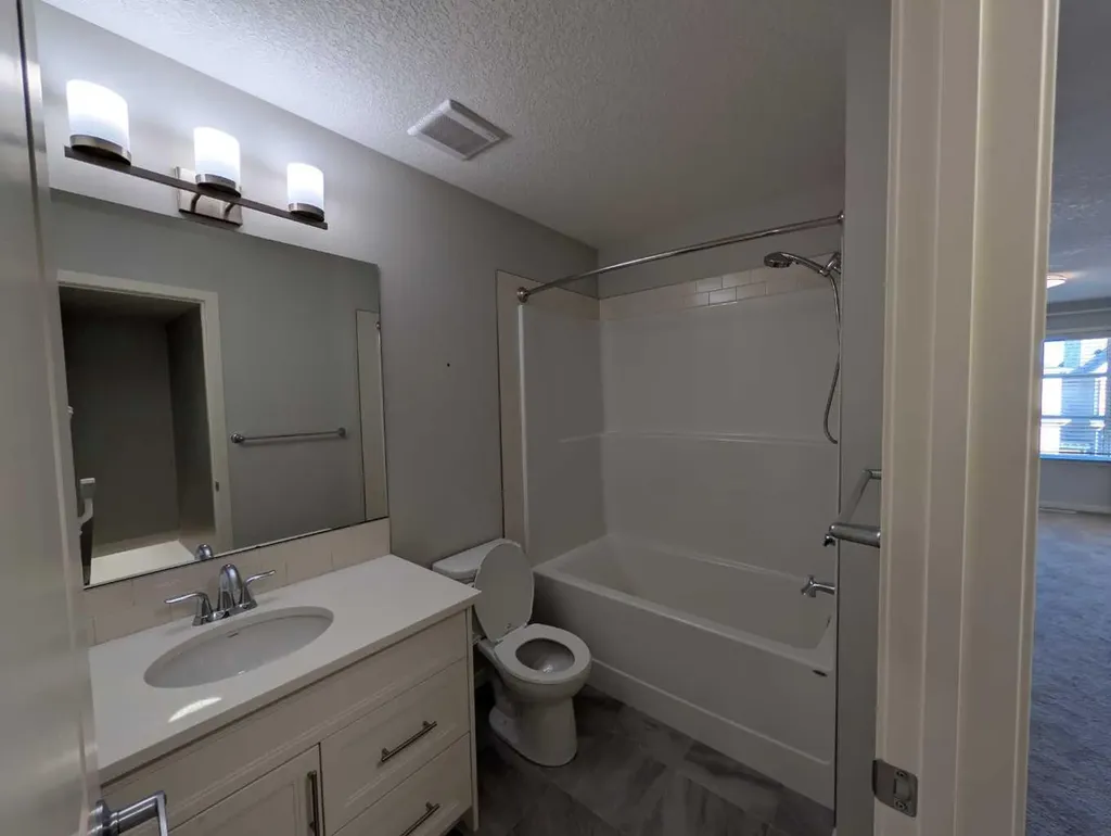 54 Seton Manor SE Calgary AB T3M2V8