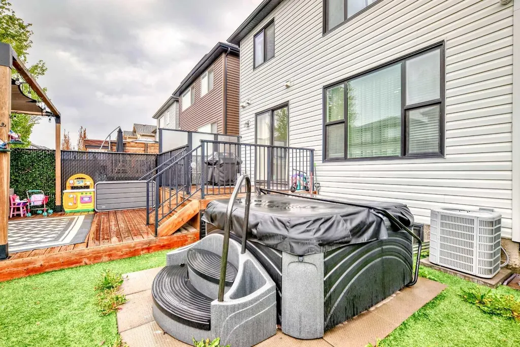 54 Seton Manor SE Calgary AB T3M2V8