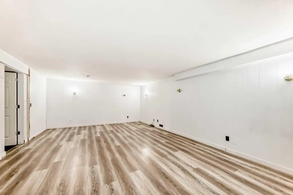4208 58 Street NE Calgary AB T1Y 4E9