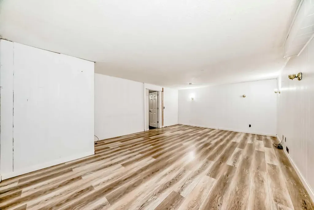 4208 58 Street NE Calgary AB T1Y 4E9