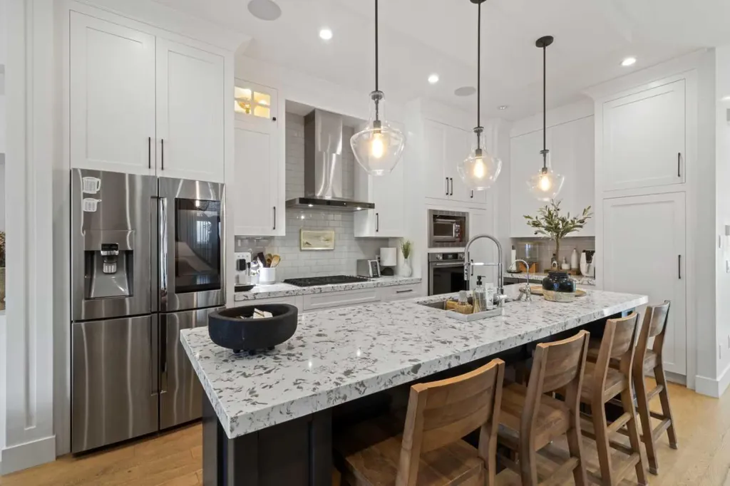 2012 49 Avenue SW Calgary AB T2T2V4