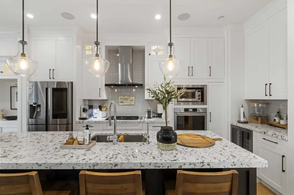 2012 49 Avenue SW Calgary AB T2T2V4