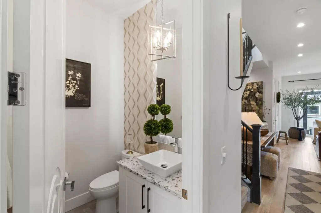 2012 49 Avenue SW Calgary AB T2T2V4