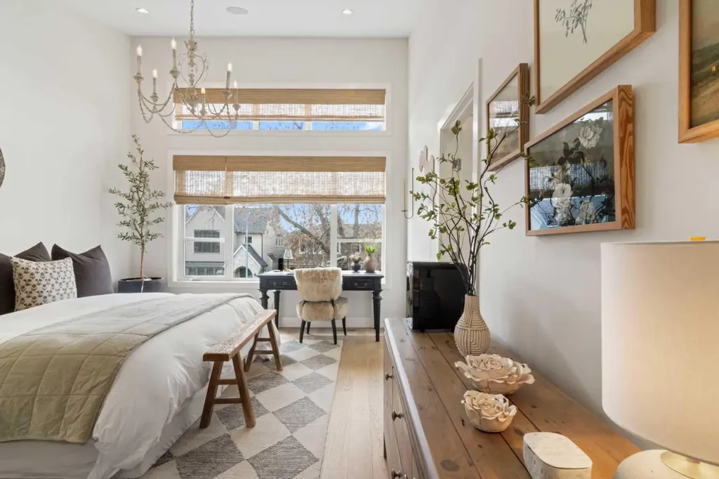 2012 49 Avenue SW Calgary AB T2T2V4