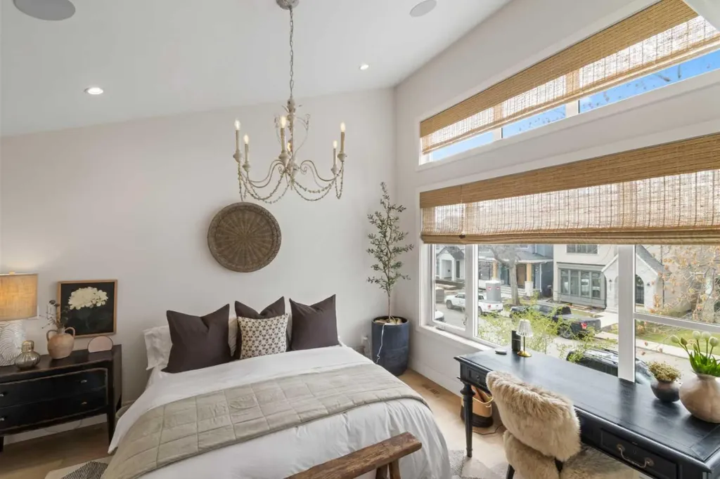 2012 49 Avenue SW Calgary AB T2T2V4