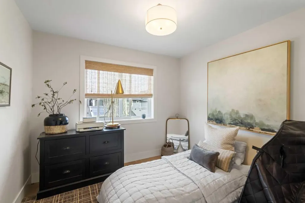 2012 49 Avenue SW Calgary AB T2T2V4