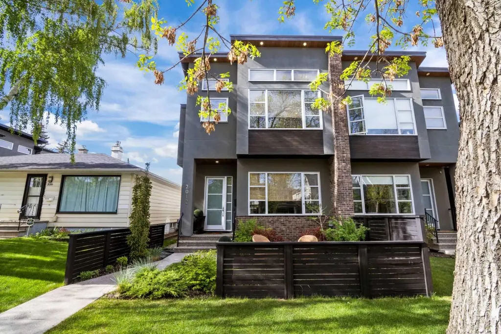 2012 49 Avenue SW Calgary AB T2T2V4