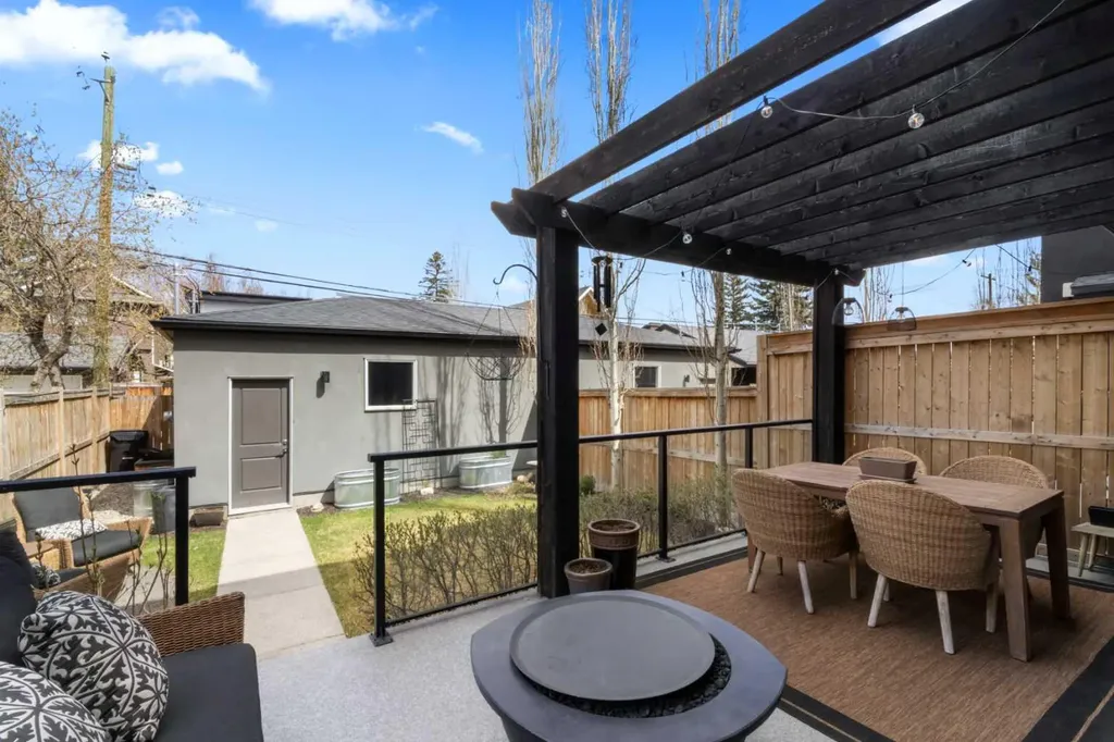 2012 49 Avenue SW Calgary AB T2T2V4