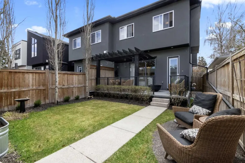 2012 49 Avenue SW Calgary AB T2T2V4