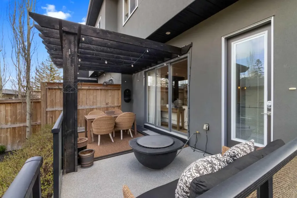 2012 49 Avenue SW Calgary AB T2T2V4