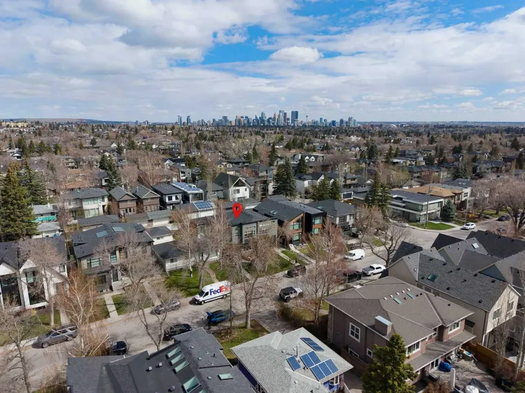 2012 49 Avenue SW Calgary AB T2T2V4