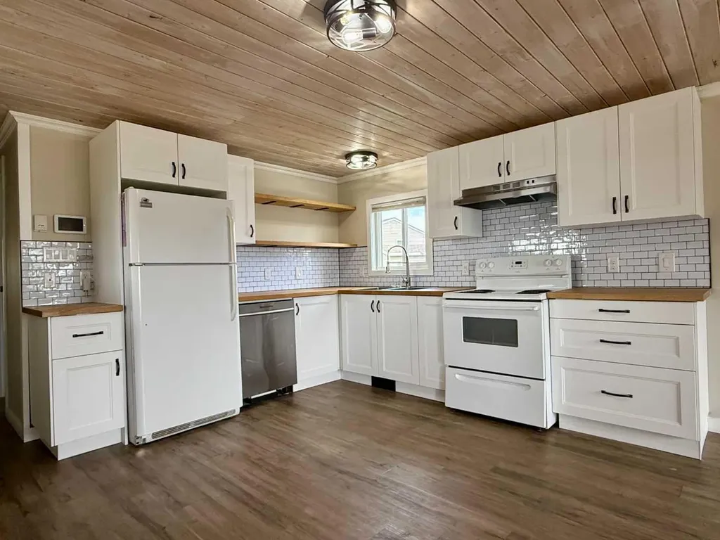 5112 64 Avenue Ponoka AB T4J 1E2