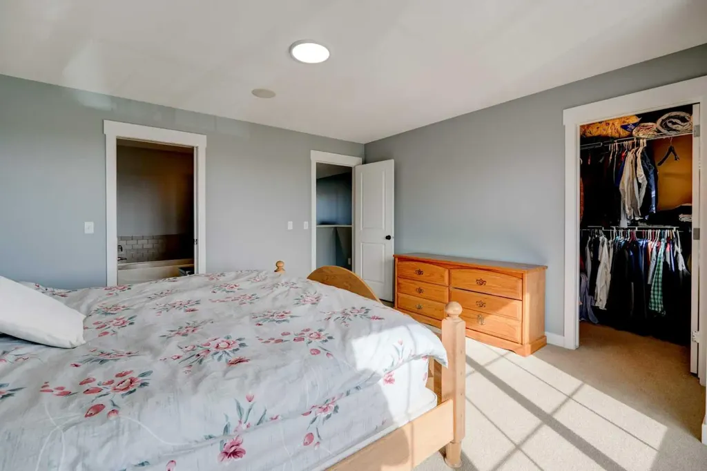 280 Rainbow Falls Drive Chestermere AB T1X0E4