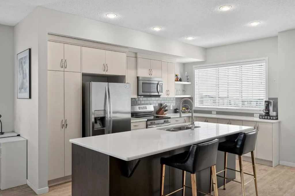 210 Nolanlake Villas NW Calgary AB T3R 0Z7