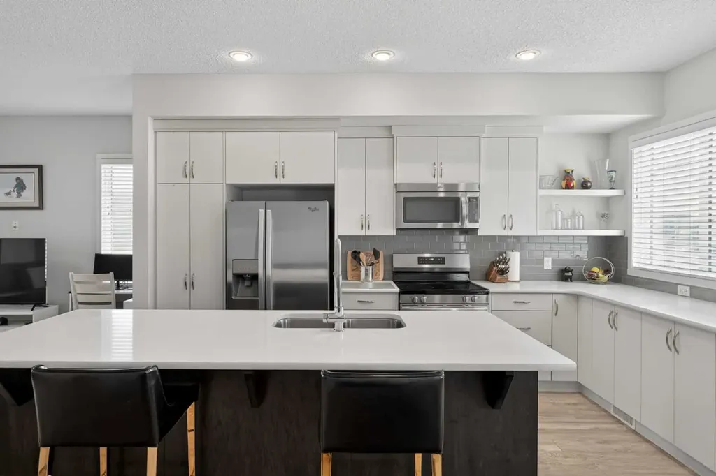 210 Nolanlake Villas NW Calgary AB T3R 0Z7