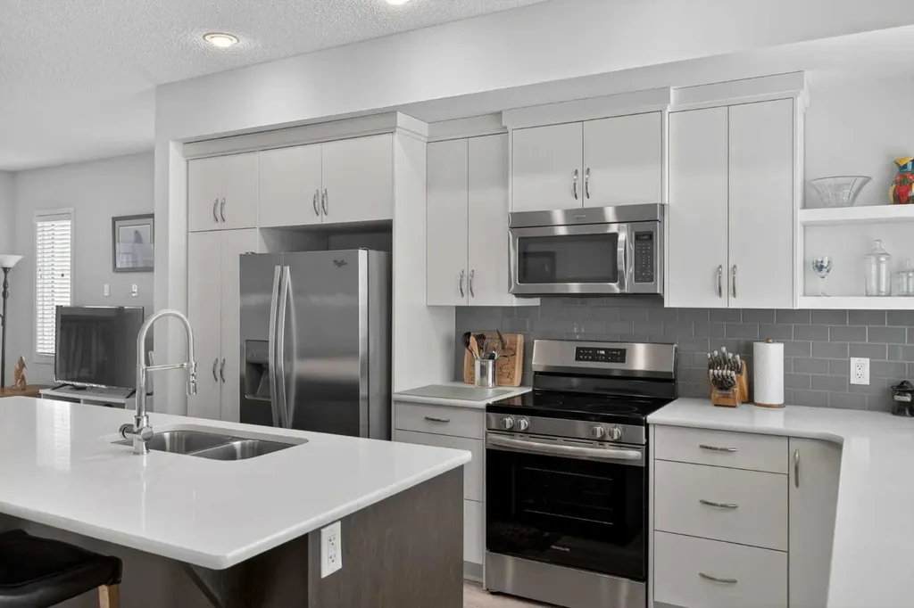 210 Nolanlake Villas NW Calgary AB T3R 0Z7