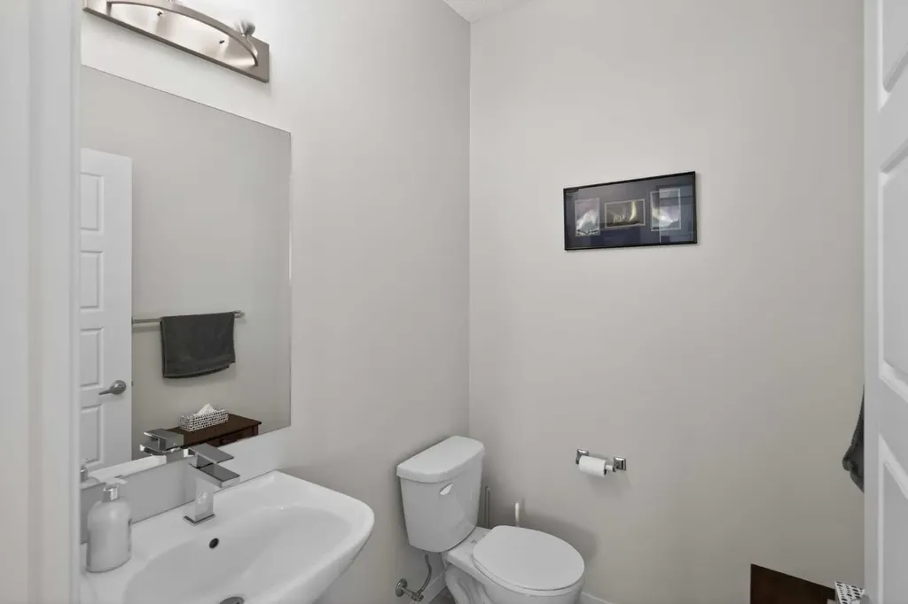 210 Nolanlake Villas NW Calgary AB T3R 0Z7