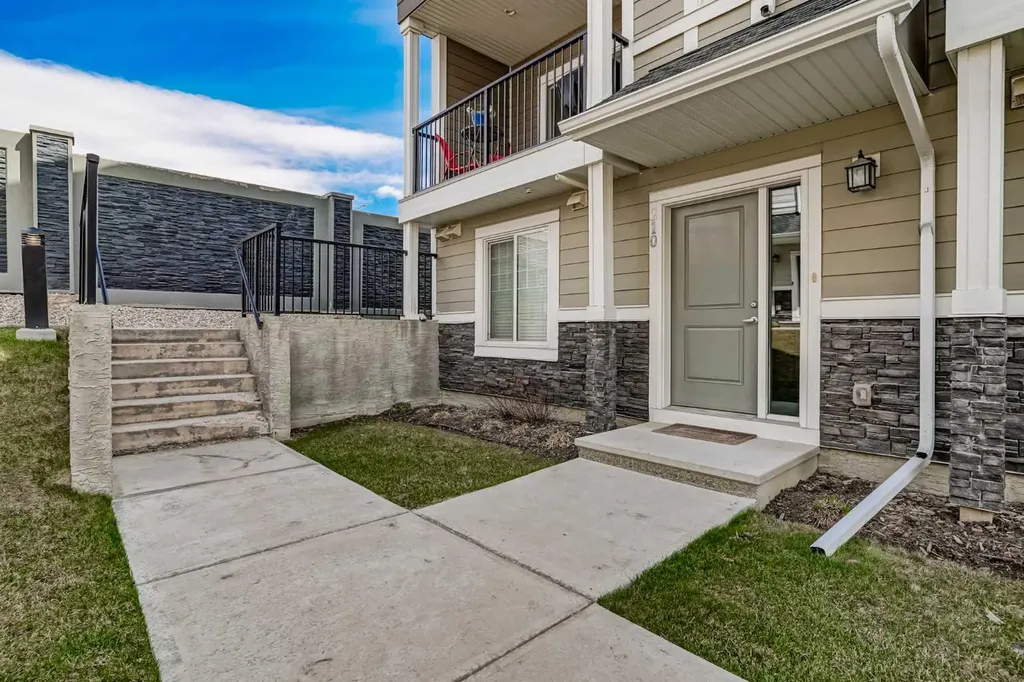 210 Nolanlake Villas NW Calgary AB T3R 0Z7