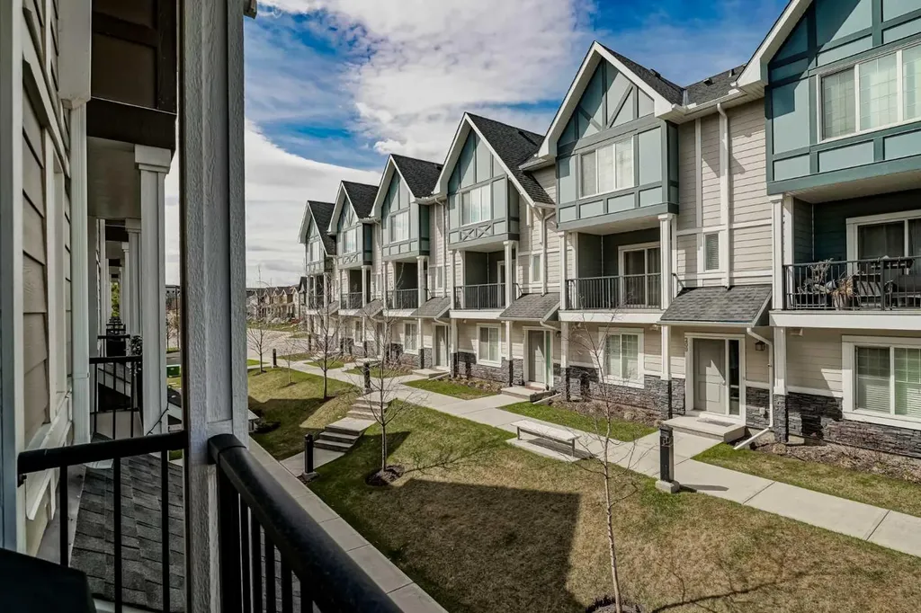 210 Nolanlake Villas NW Calgary AB T3R 0Z7