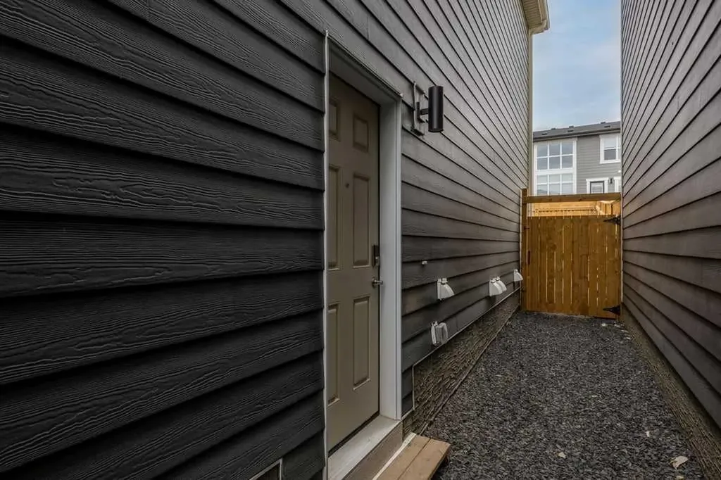 338 Magnolia Way SE Calgary AB T3M 3S6