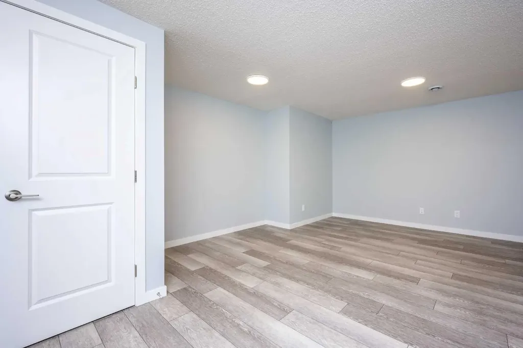 338 Magnolia Way SE Calgary AB T3M 3S6
