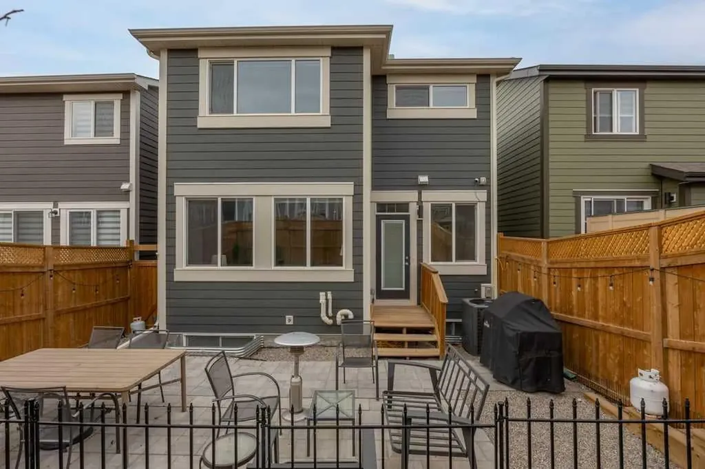 338 Magnolia Way SE Calgary AB T3M 3S6