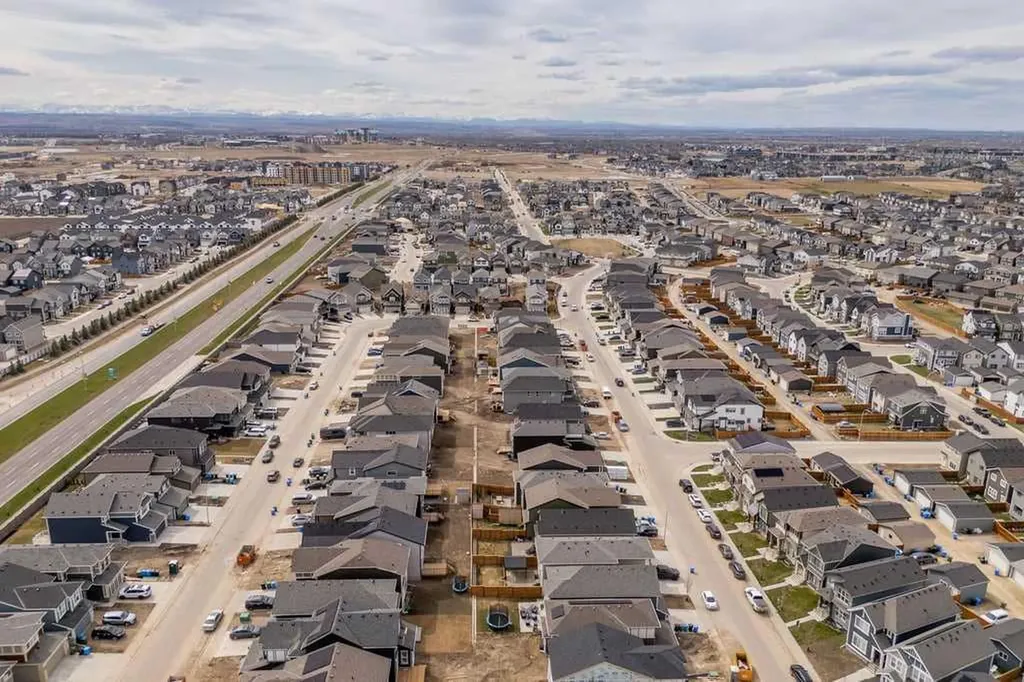 338 Magnolia Way SE Calgary AB T3M 3S6