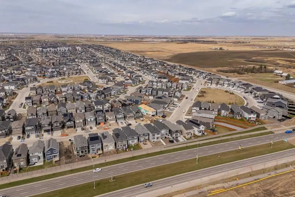 338 Magnolia Way SE Calgary AB T3M 3S6