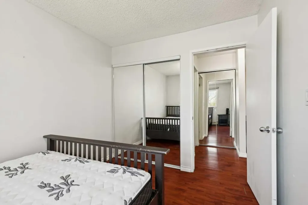 2508 17 Street SW Calgary AB T2T4M8