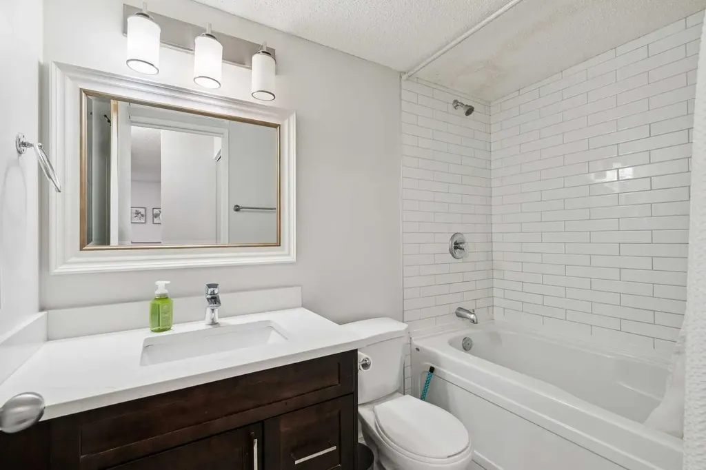 2508 17 Street SW Calgary AB T2T4M8