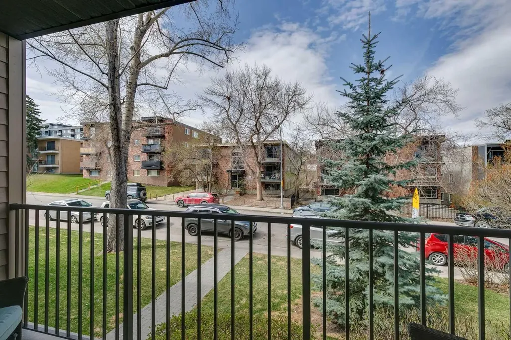 2508 17 Street SW Calgary AB T2T4M8