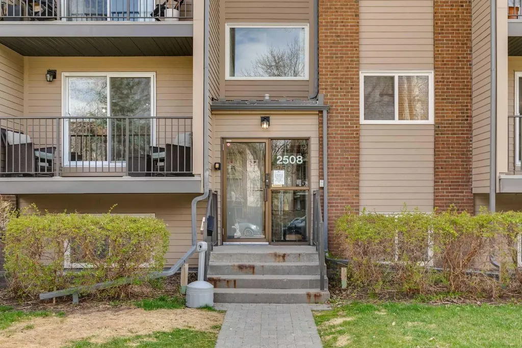2508 17 Street SW Calgary AB T2T4M8