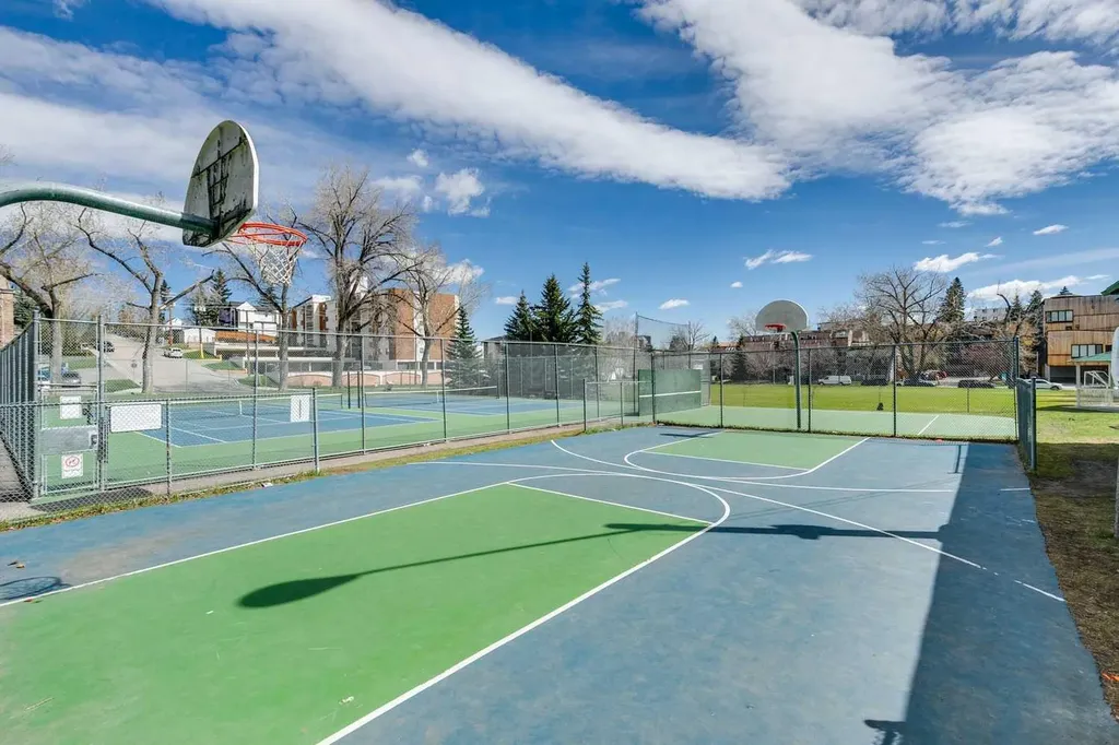 2508 17 Street SW Calgary AB T2T4M8