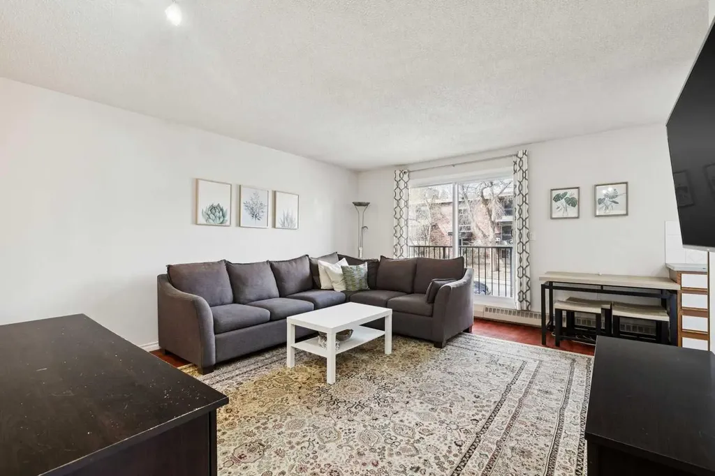 2508 17 Street SW Calgary AB T2T4M8