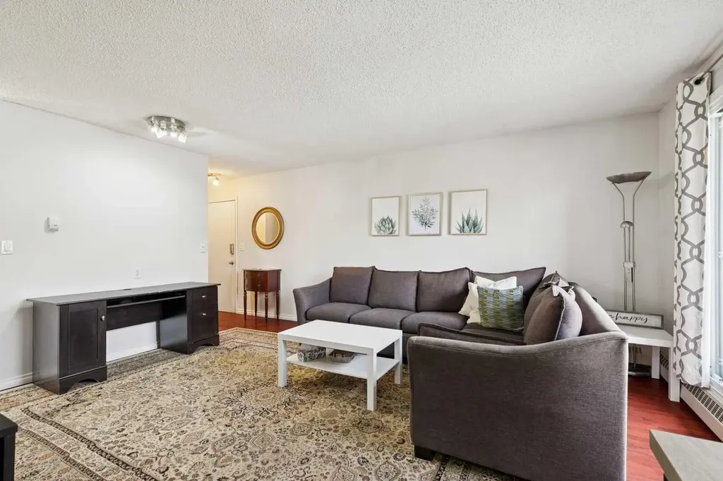 2508 17 Street SW Calgary AB T2T4M8