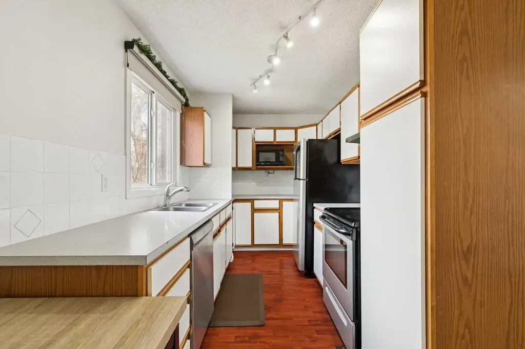 2508 17 Street SW Calgary AB T2T4M8