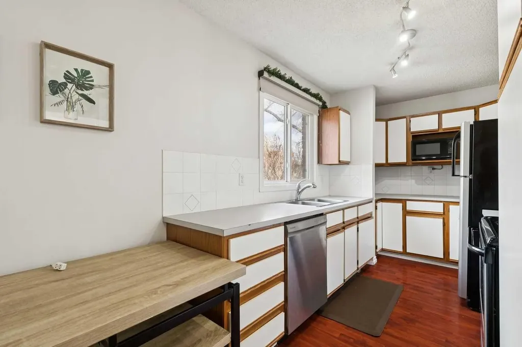 2508 17 Street SW Calgary AB T2T4M8