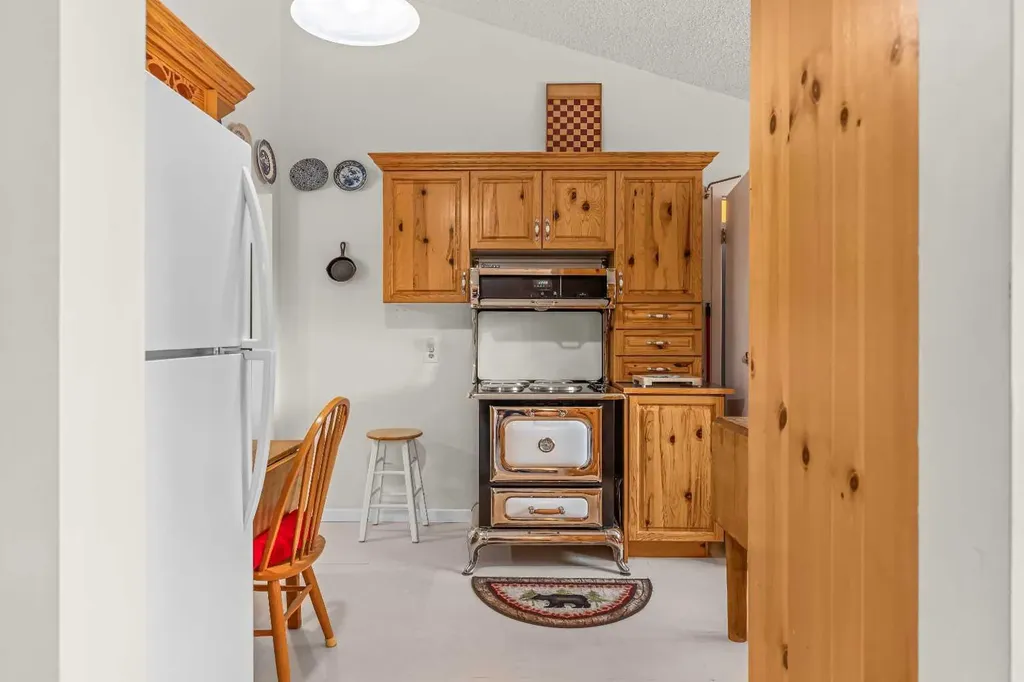 1001 9th Avenue Canmore AB T1W1Z5