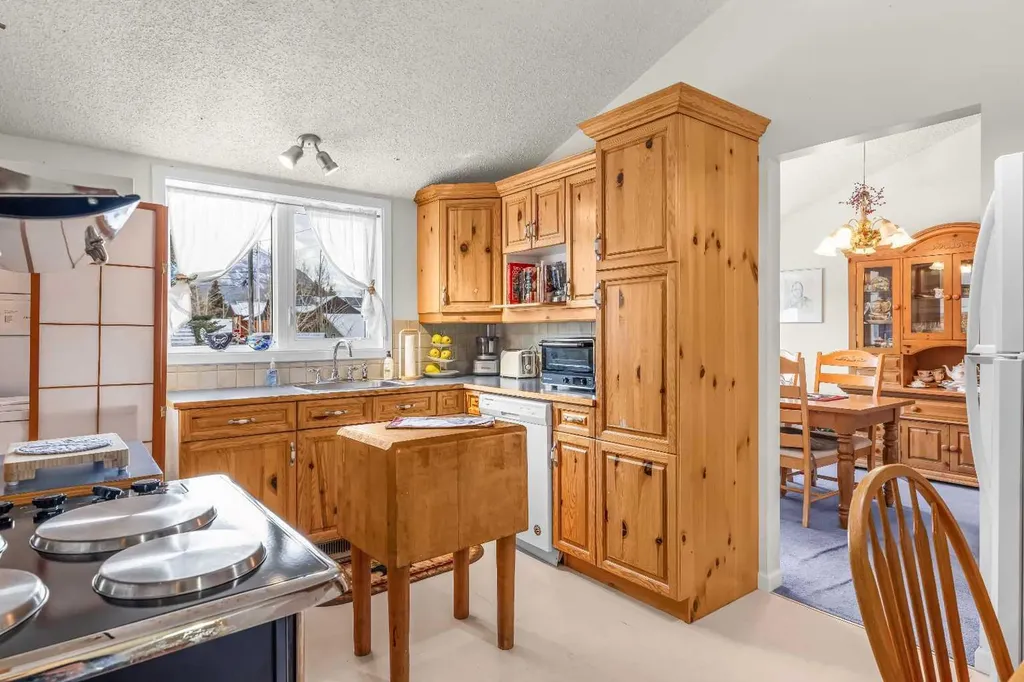 1001 9th Avenue Canmore AB T1W1Z5