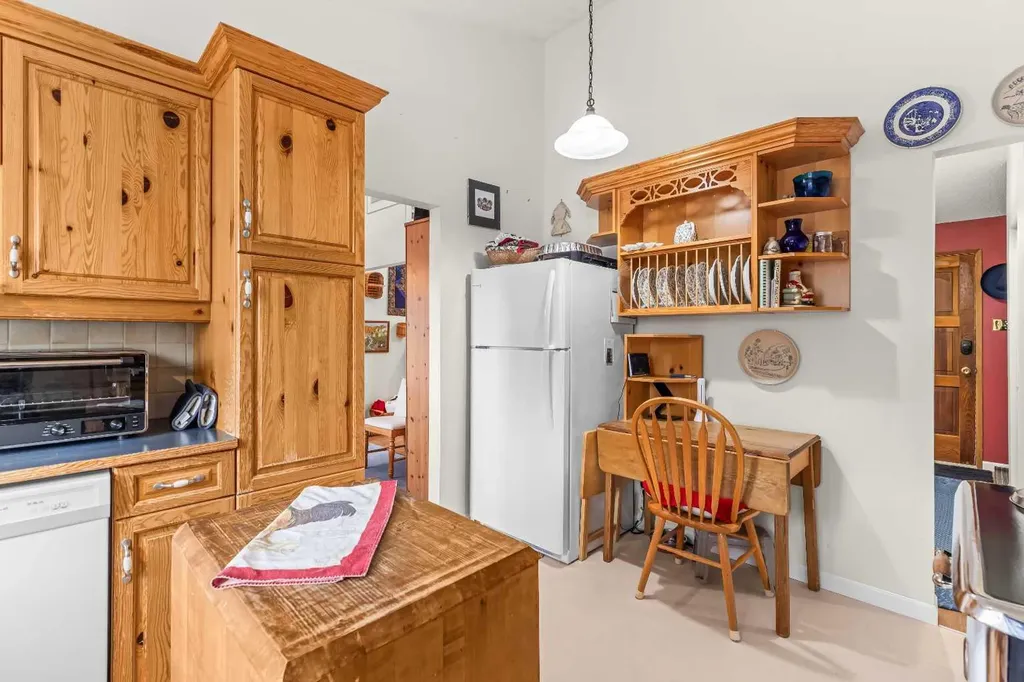 1001 9th Avenue Canmore AB T1W1Z5