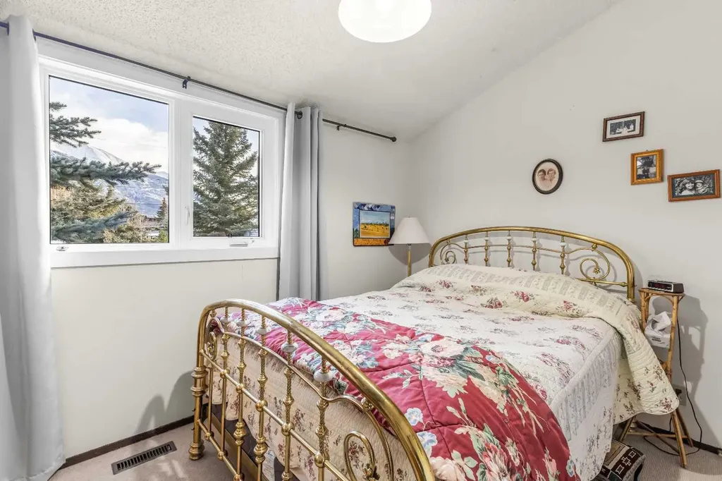 1001 9th Avenue Canmore AB T1W1Z5