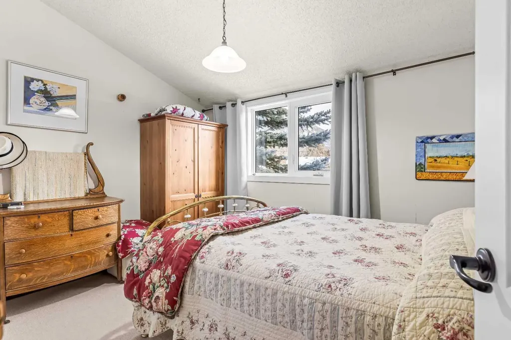 1001 9th Avenue Canmore AB T1W1Z5