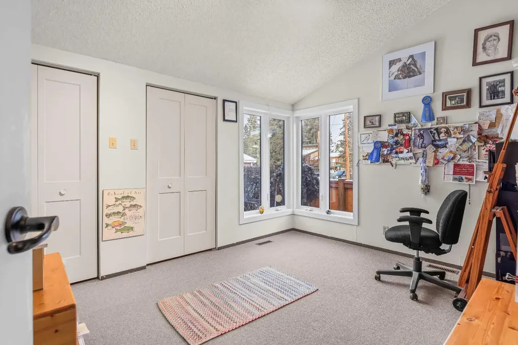 1001 9th Avenue Canmore AB T1W1Z5