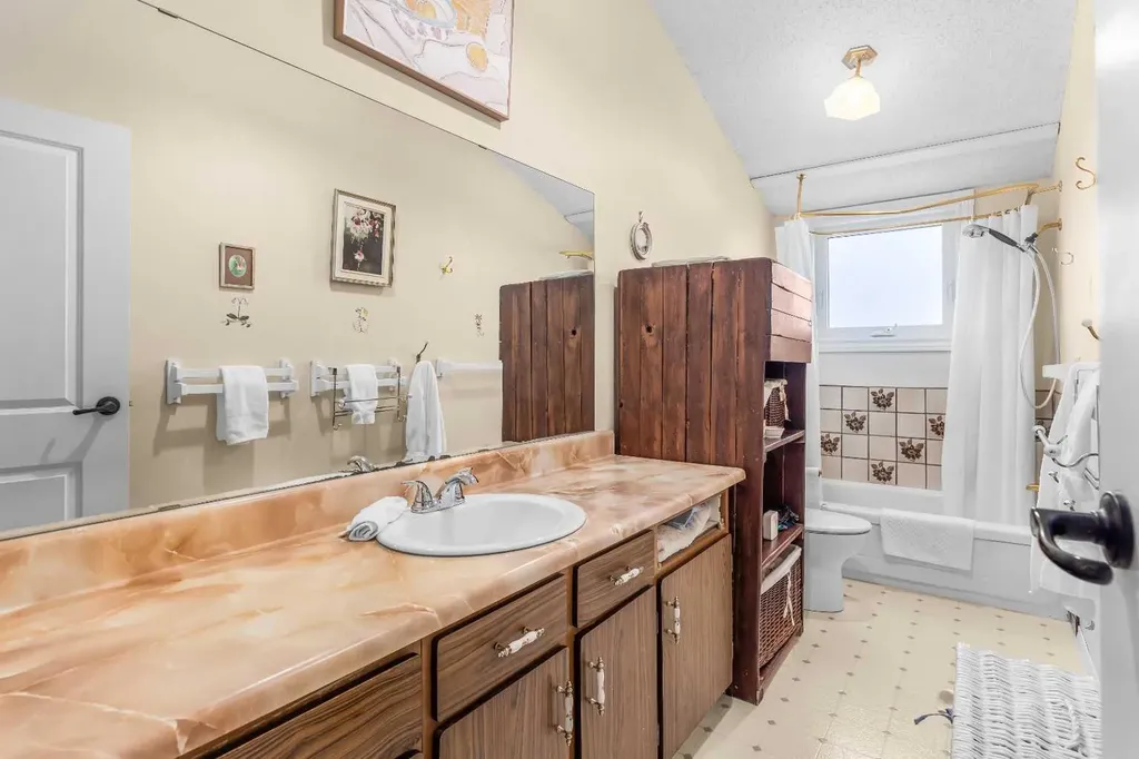 1001 9th Avenue Canmore AB T1W1Z5